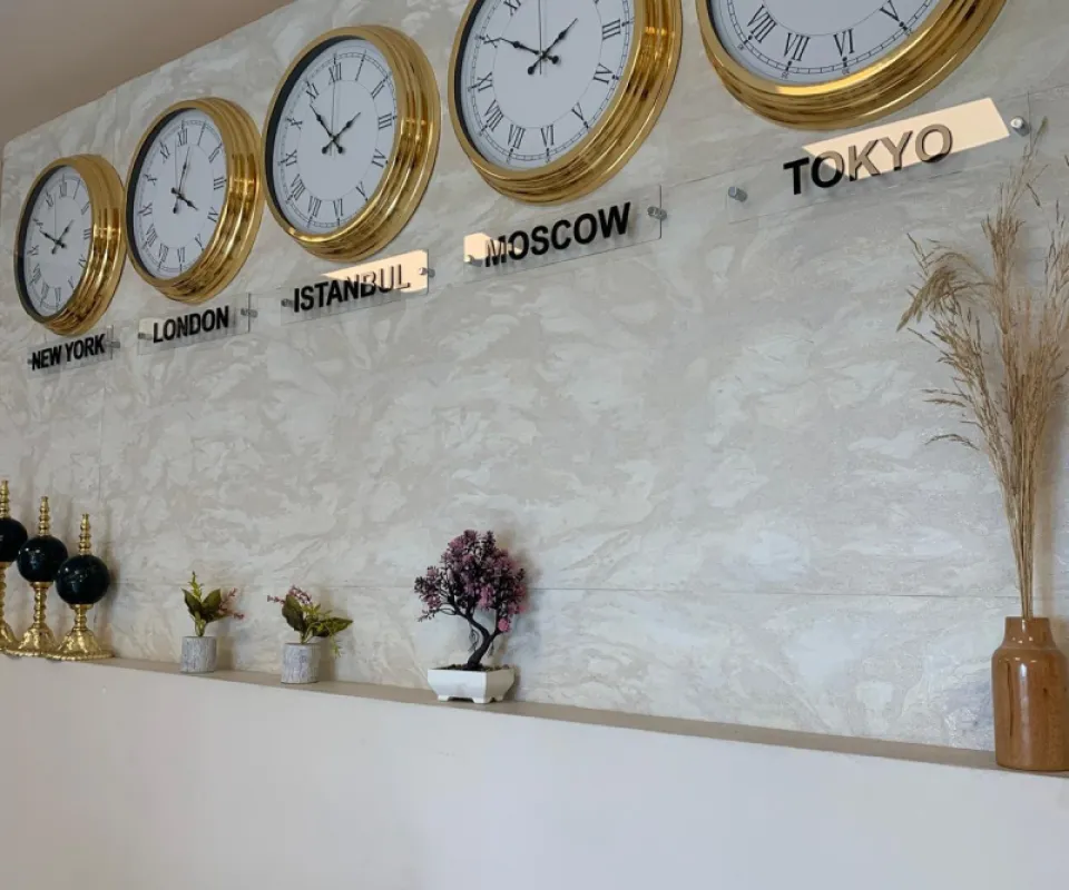40 cm Gold Metal Tabelalı Romen Rakamlı Ülke Başkenti Dünya Duvar Saati
