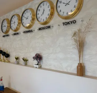 40 cm Gold Metal Tabelalı Rakamlı Ülke Başkenti Dünya Duvar Saati